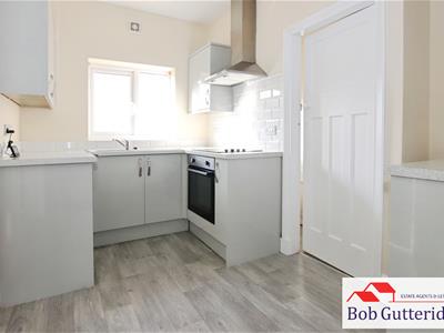 FITTED KITCHEN / DINER